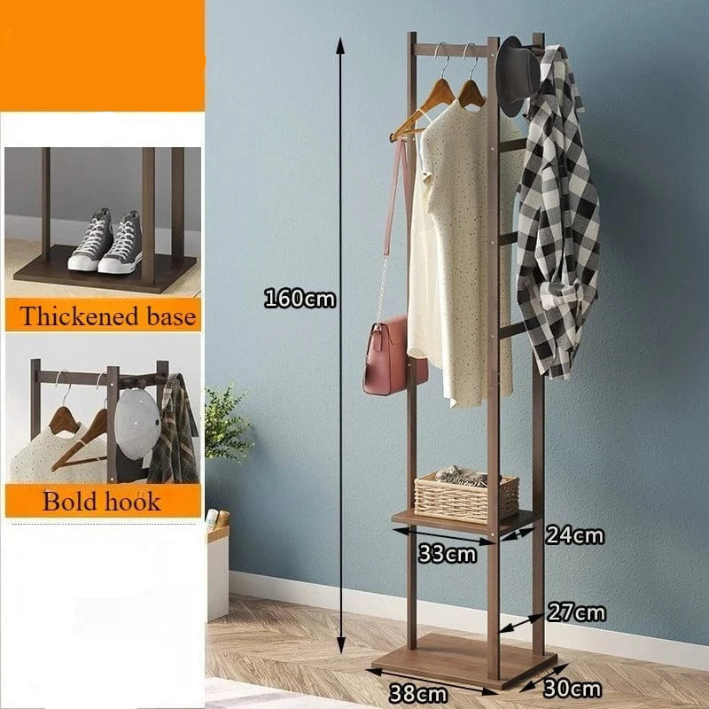 portant vêtements en bois