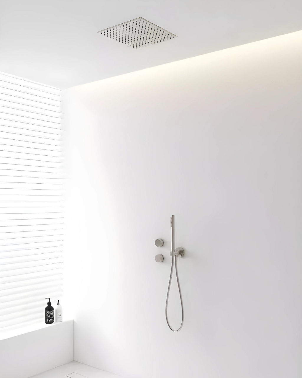 Colonne de douche encastrée plafond texture moletée