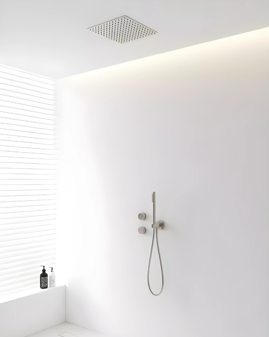 Colonne de douche encastrée plafond texture moletée