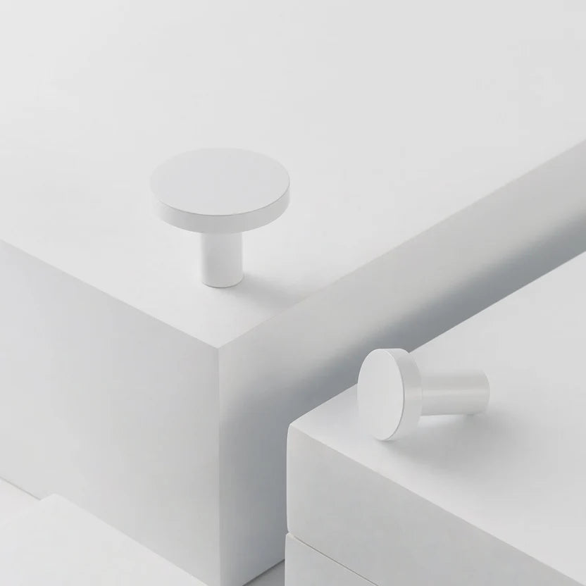 Wandhaken aus massivem Messing - 5 Oberflächen, 20 mm oder 32 mm