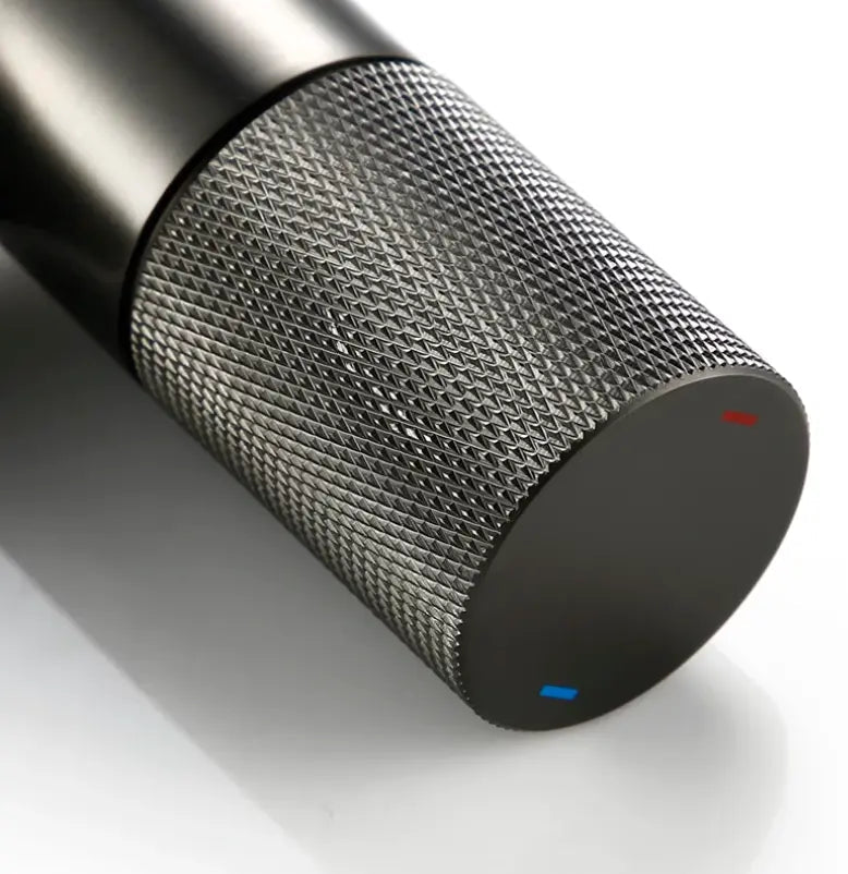 Mitigeur de lavabo sur plan anthracite