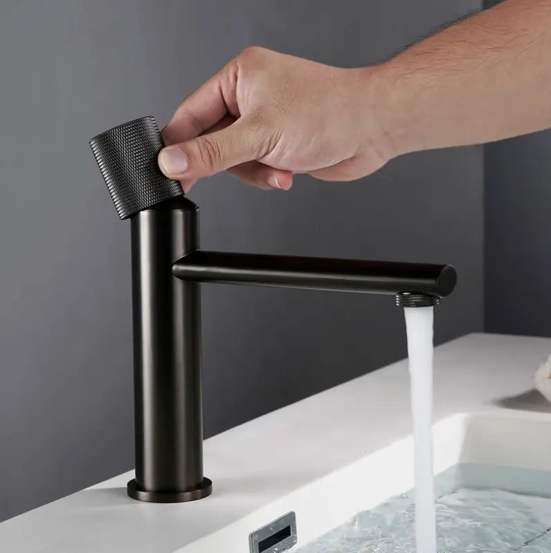 Mitigeur de lavabo sur plan anthracite