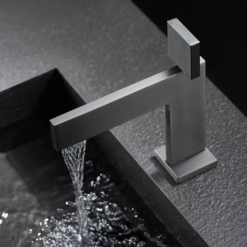 Mitigeur de lavabo sur plan 2 finitions