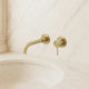 Mitigeur de lavabo encastré or brossé