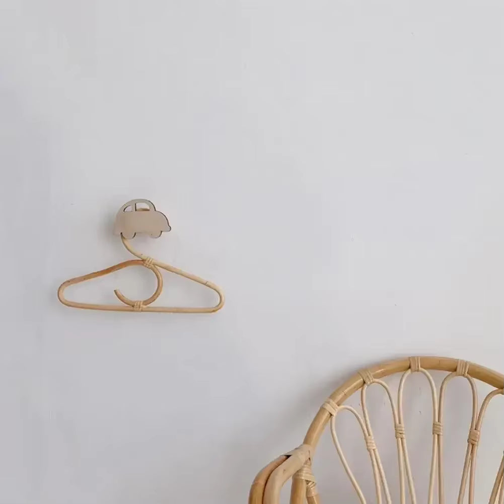 Cintre Rotin Bébé – Élégant & Fait Main