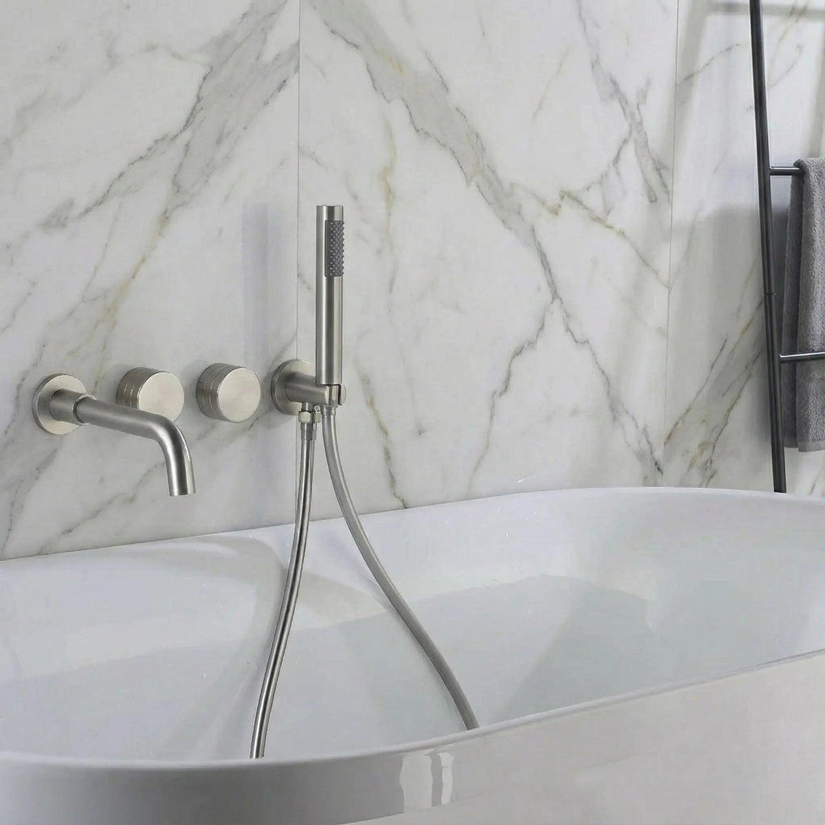 Mitigeur de baignoire encastré avec douchette inox