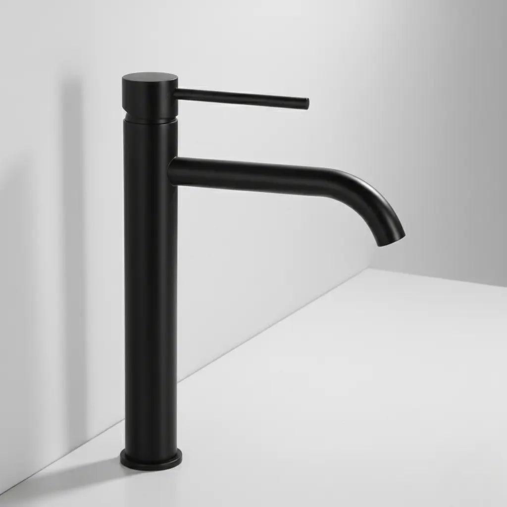 Mitigeur de lavabo sur plan noir