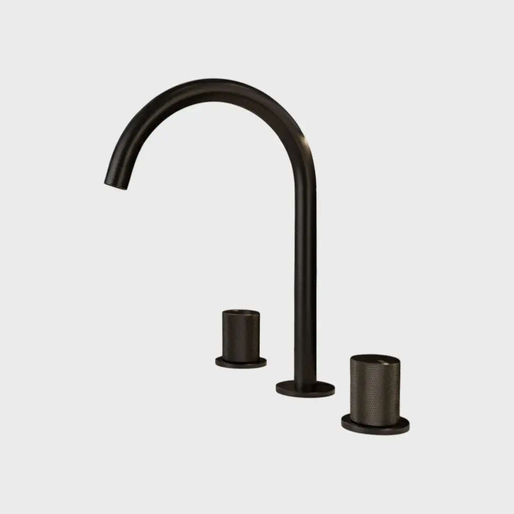 Robinet mélangeur de lavabo sur plan noir mat