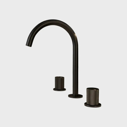 Robinet mélangeur de lavabo sur plan noir mat