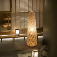 Lampadaire tressé en rotin VIMEA
