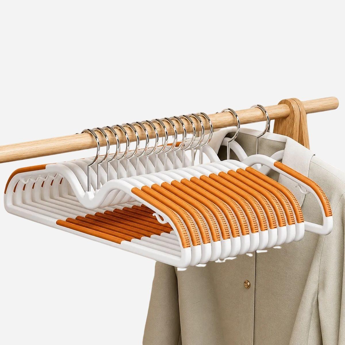 Set of 10 non-slip swivel plastic hangers