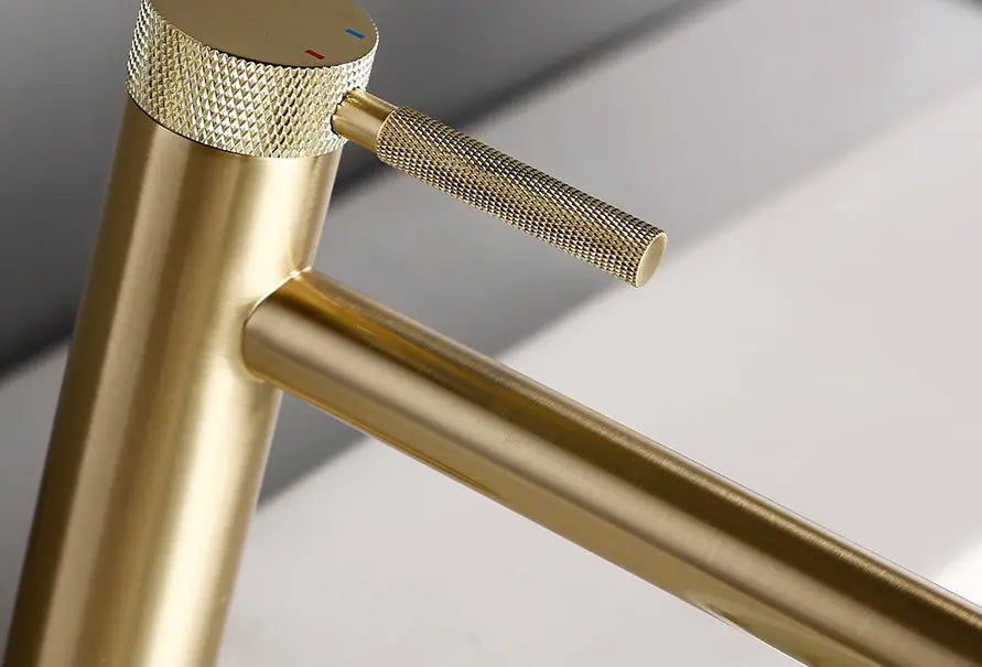 Mitigeur de lavabo générique or brossé