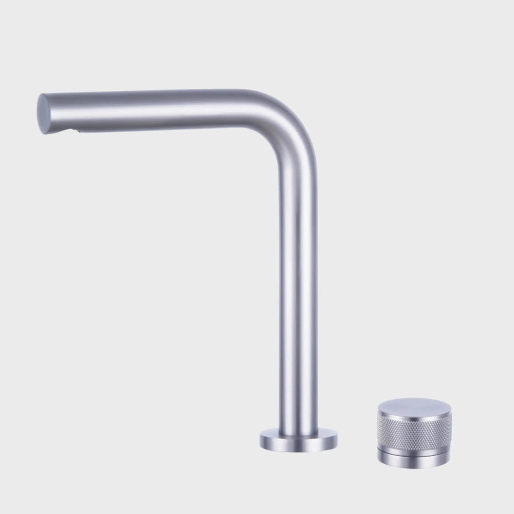 Robinet de lavabo sur plan chrome