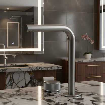 Robinet de lavabo sur plan inox