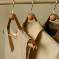 Cintre Japandi bois naturel costume accroché - Aéraly