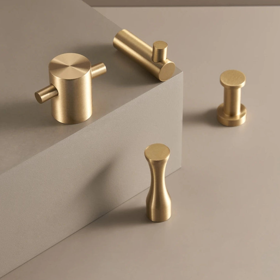 Wandhaken aus gebürstetem Messing - 4 originelle Designs