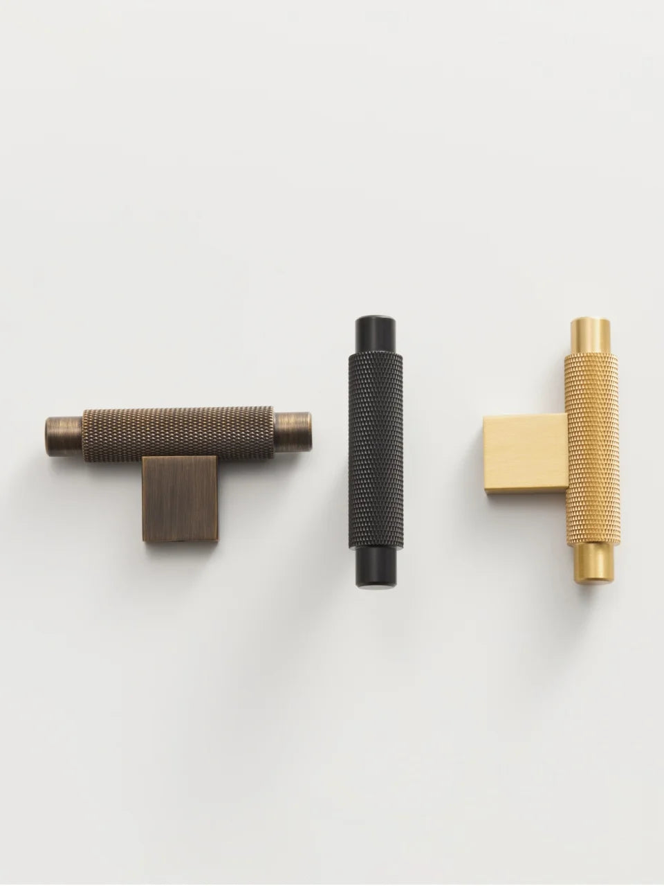 Wandhaken T-Bar aus gebürstetem massivem Messing
