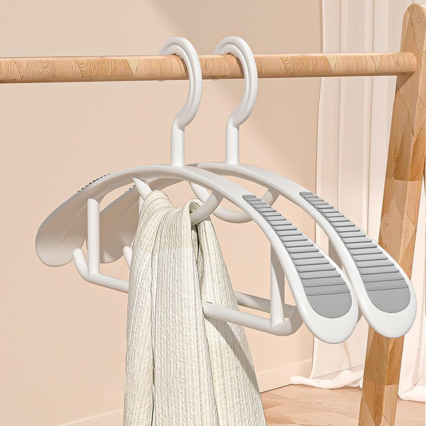 Cintre blanc en plastique – épaules antidérapantes