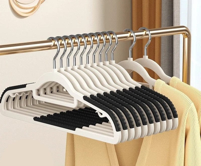 Cintre plastique antidérapant  – lot de 10 pièces Noir