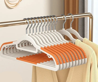 Cintre plastique antidérapant  – lot de 10 pièces Orange