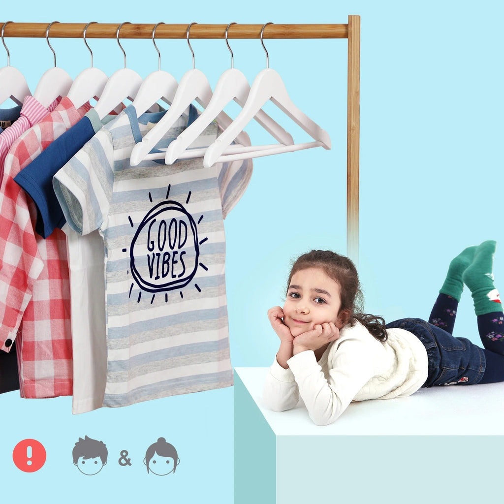 Cintres enfant bois pratiques : Lot de 20 cintres avec barre pantalon - Aeraly