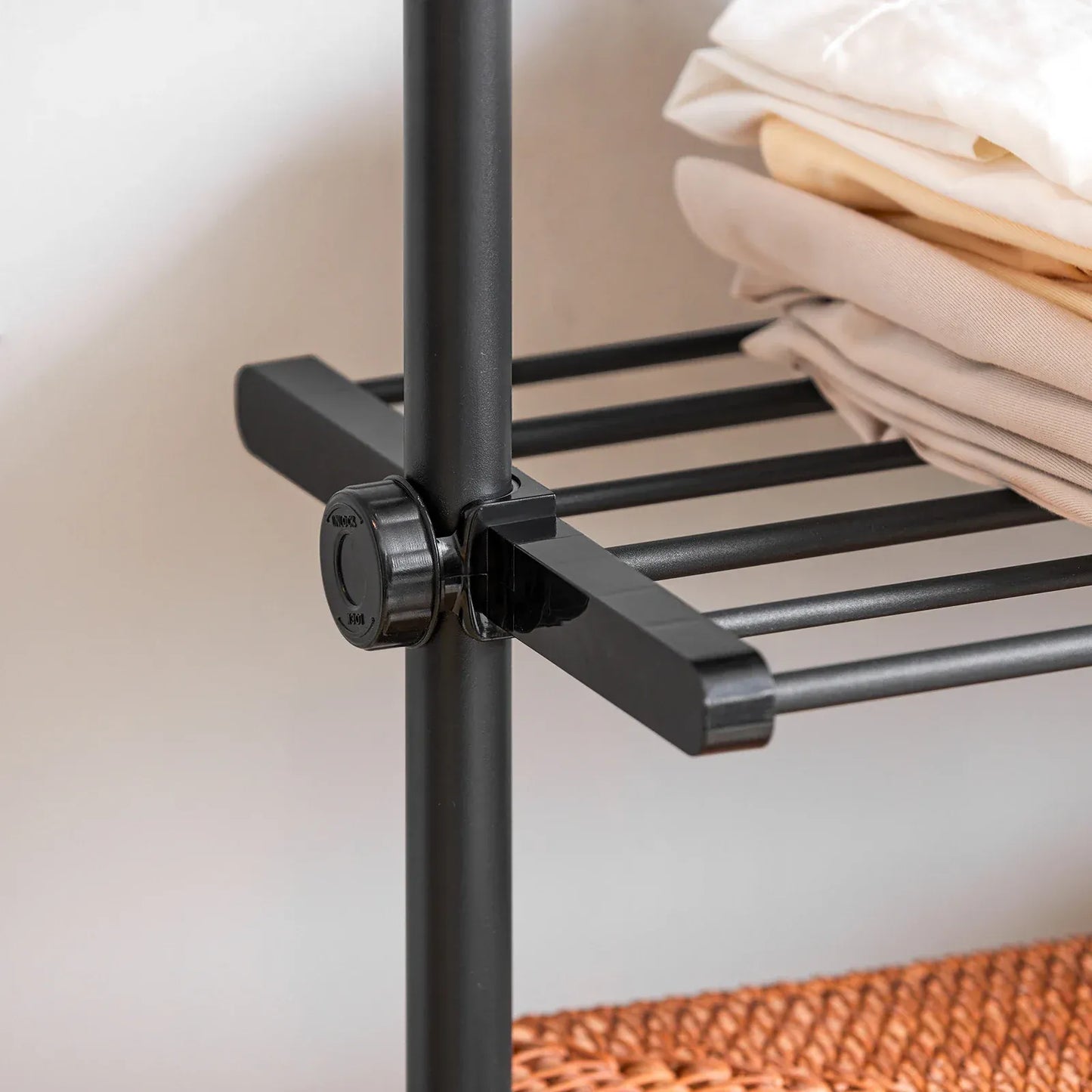 Garde-robe télescopique : rangement efficace et ordonné Noir