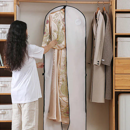 Housse anti-poussière vêtements : Protégez vos tenues avec style