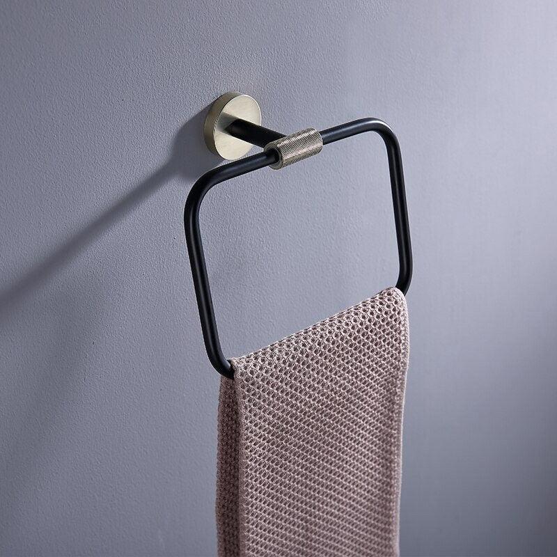 Accessoires de salle de bain or poli et noir mat