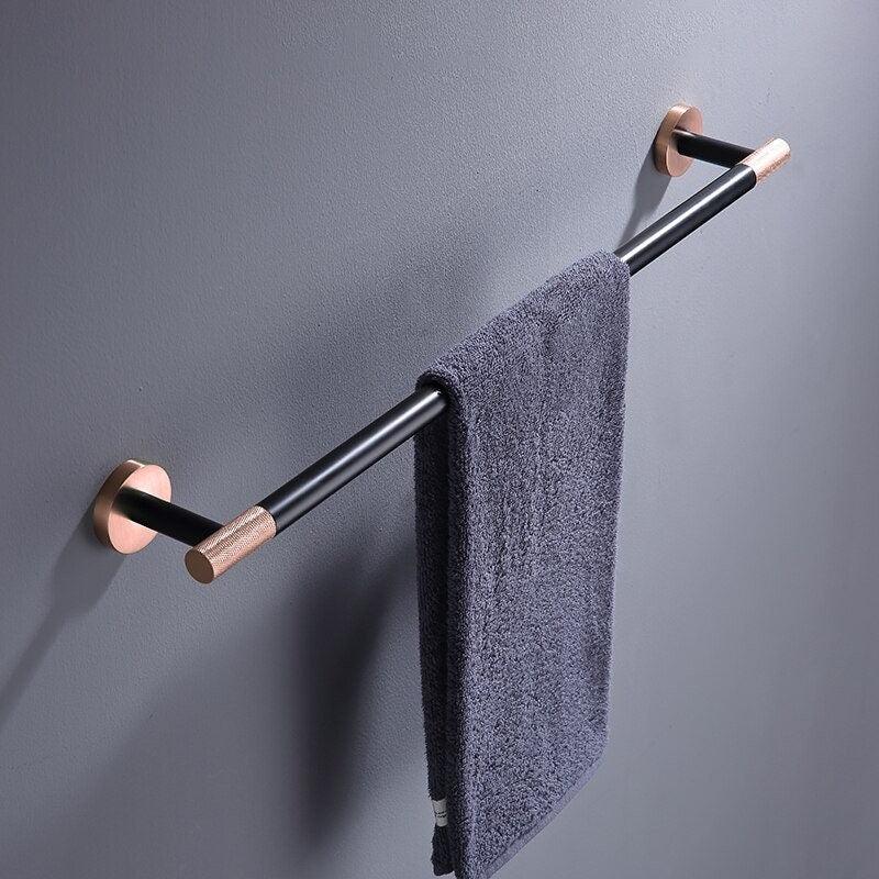 Accessoires de salle de bain or rose et noir mat