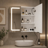 LUMBRA – LED-Spiegelschrank 70 cm, integrierte Steckdose, verstellbare Einlegeböden, Weiß