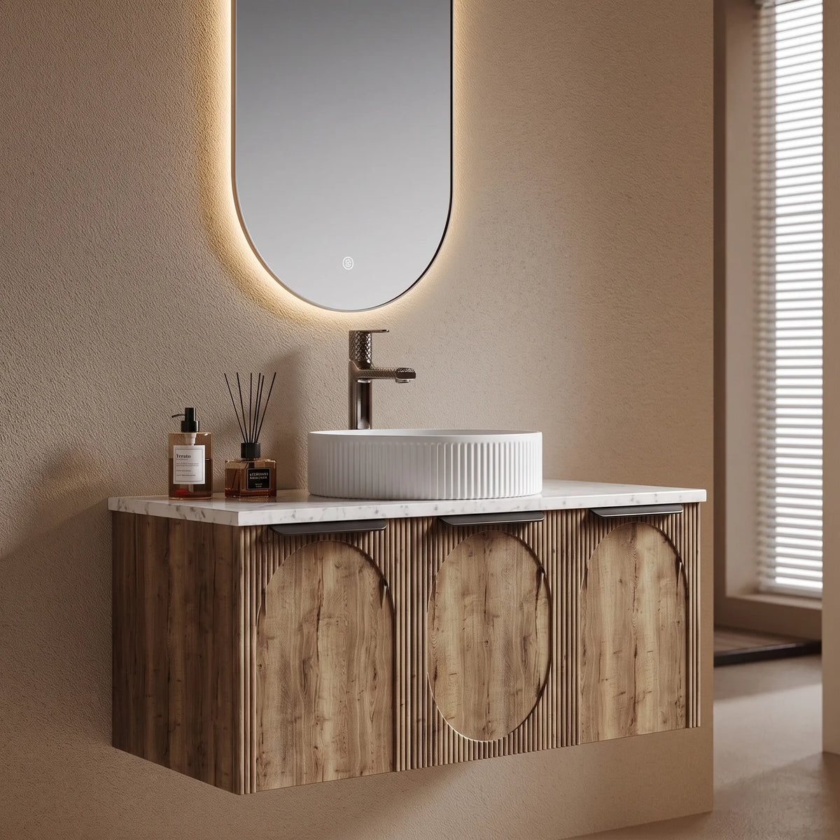 ARCATA - Meuble Vasque Suspendu 90 cm, Façade Bois à Arches, Vasque à Poser Cannelée, avec Miroir