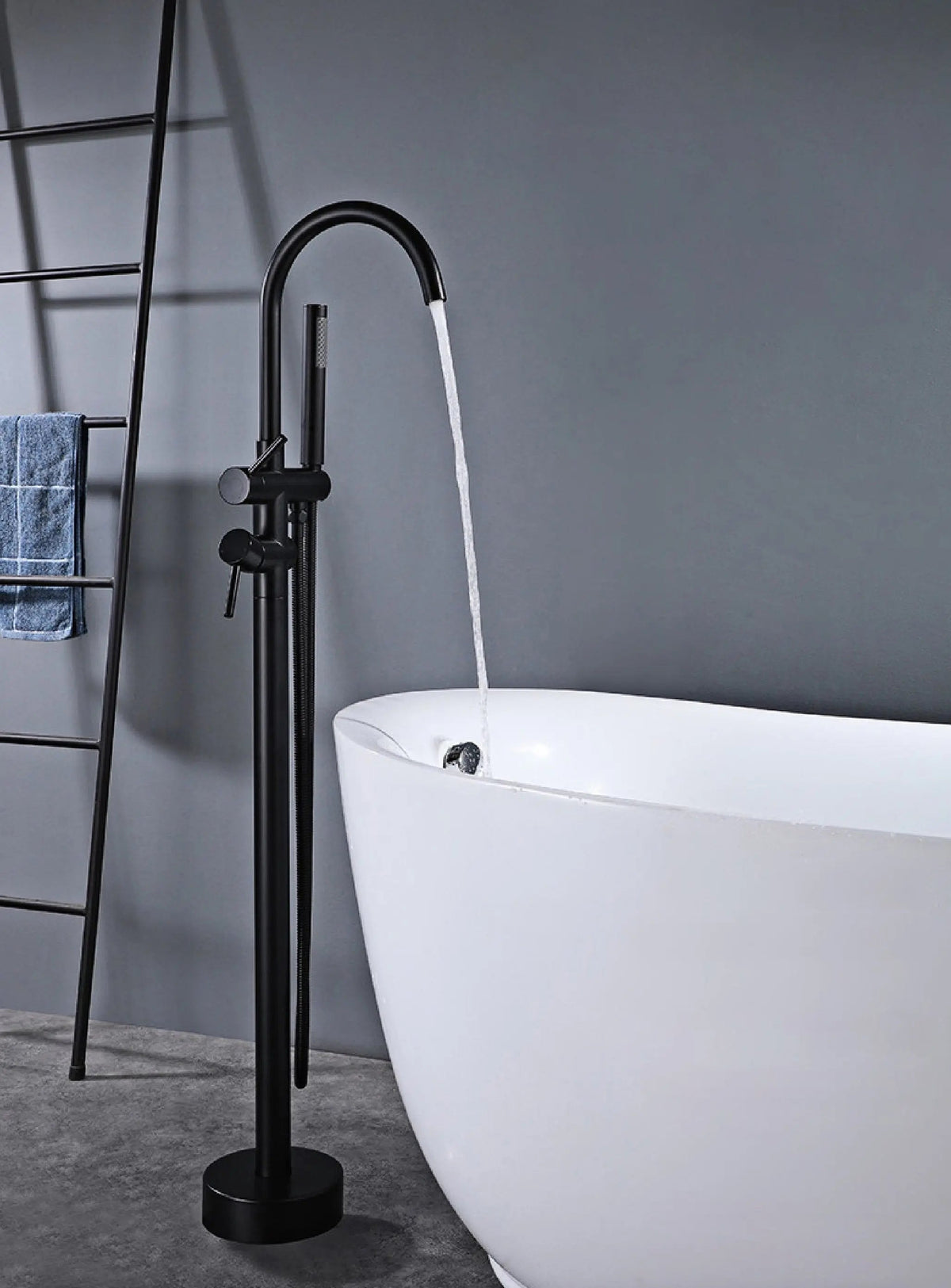 Mitigeur de baignoire sur pied noir mat