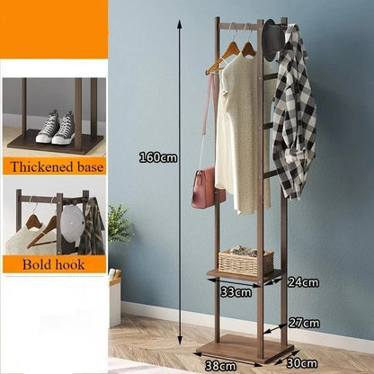 portant vêtements en bois