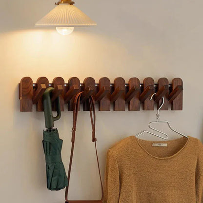 porte-manteau bois mural esthétique nordique : Style nordique et rangement élégant