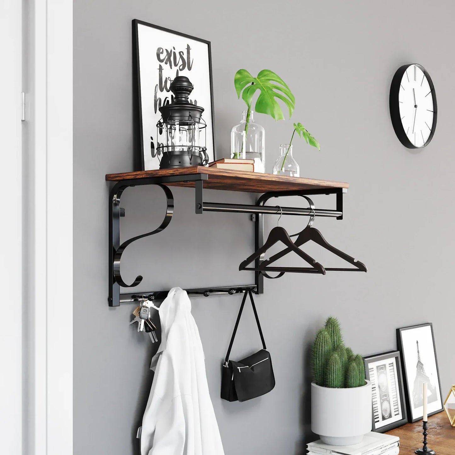Porte-manteau mural industriel avec étagère et barre de suspension Bois