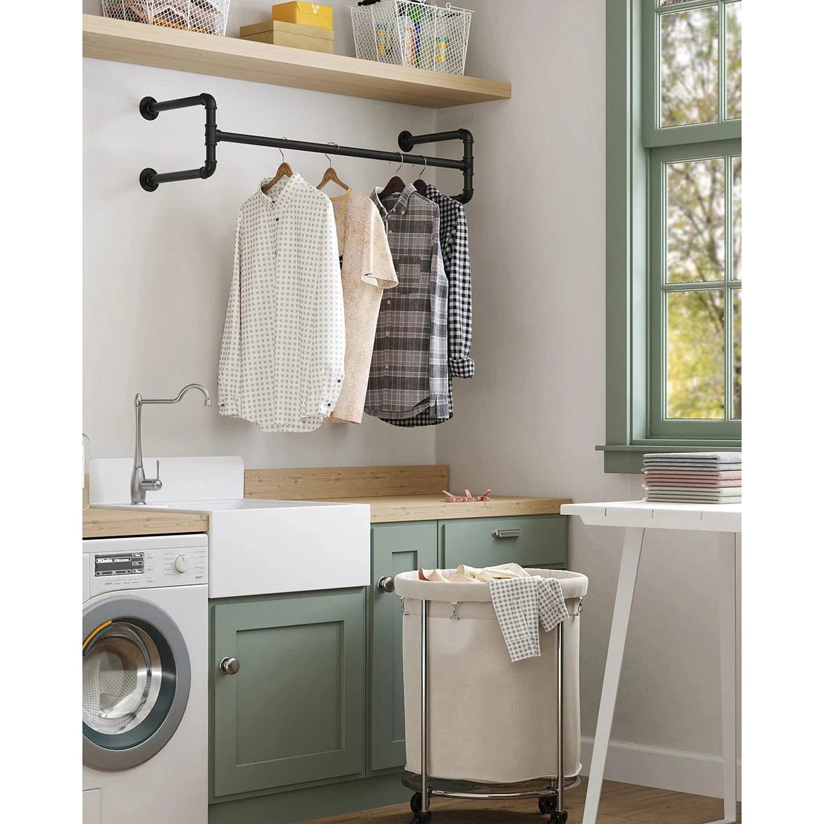 Porte-vêtements mural industriel en acier noir – robuste et design