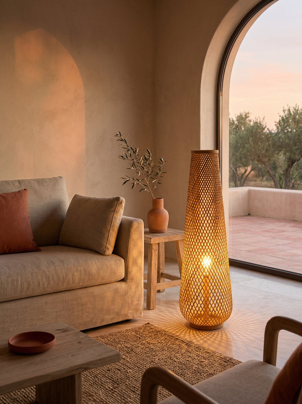 Lampadaire tressé en rotin VIMEA