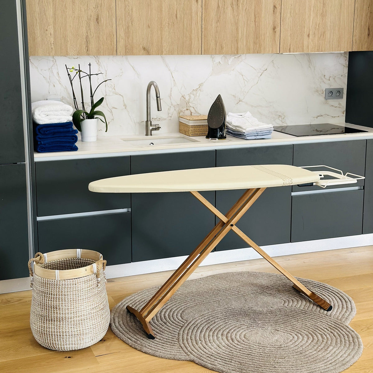 Table de repassage en bois robuste et ergonomique - Aéraly